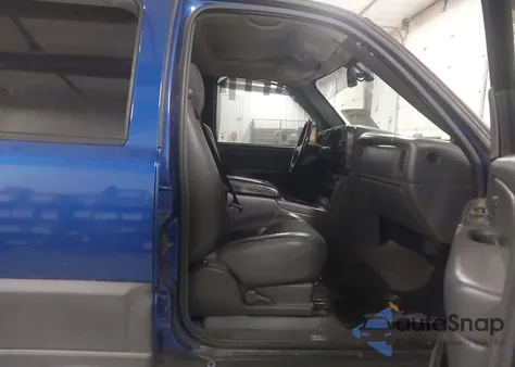 2004 Chevrolet Avalanche 1500 из США, поврежденный, VIN 3GNEK12T24G117195